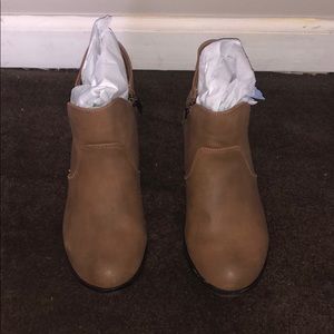 Women’s tan booties